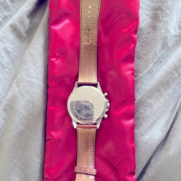Michael Kors men’s watch with cognac leather straps. 42mm